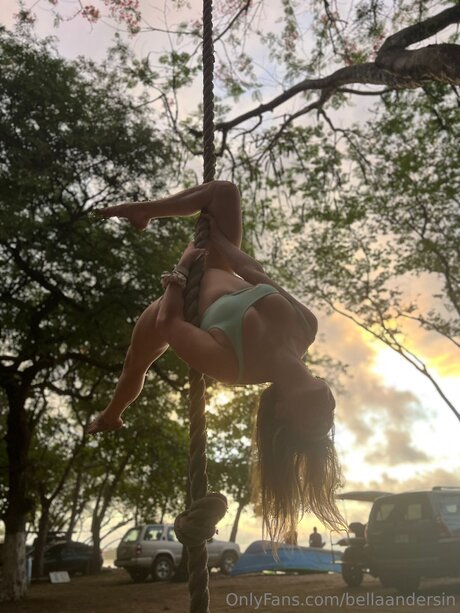 BellaAndersin perfekte pornografische bild