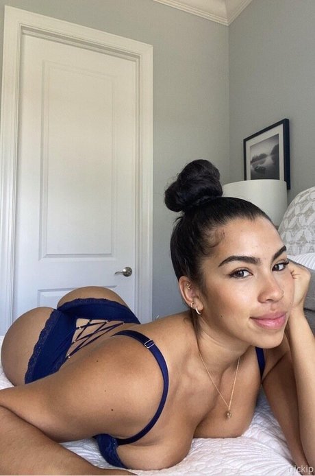 asiatische yoga-onlyfans erotische pornografische bild