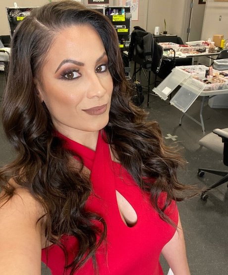 AEW Dasha Kuret hd akt galerien