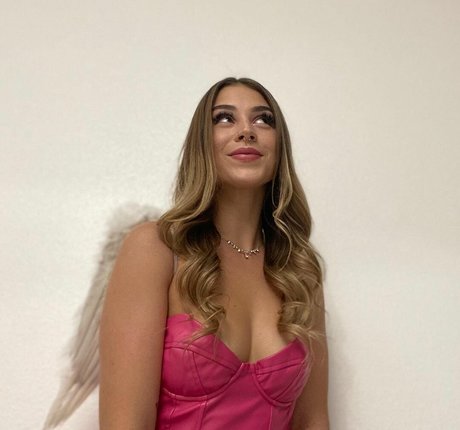 Emmily Mello exklusive kostenlose foto