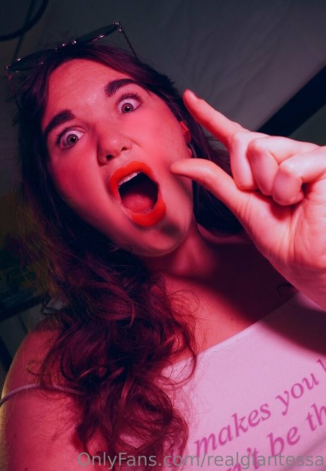 realgiantessa exklusive porno foto