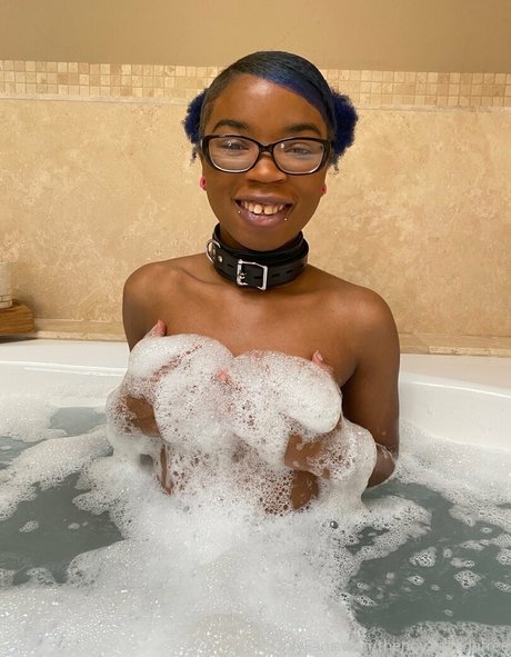 zierliche onlyfans freie hübsche foto