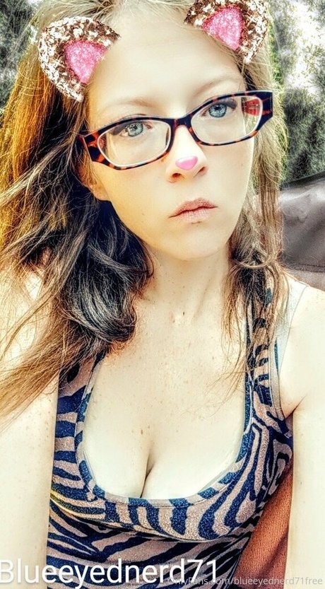 blueeyednerd71free nackt nette fotos