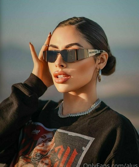 Alus schöne erotische archiv