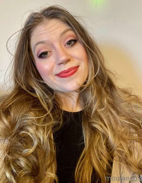 komiker onlyfans kunst akt bild