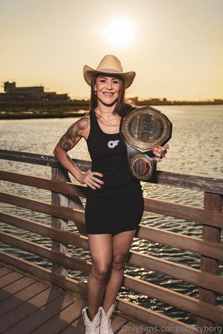 criscyborg kunst nacktheit bild