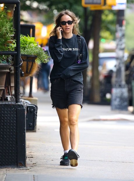 Suki Waterhouse schöne akt galerien