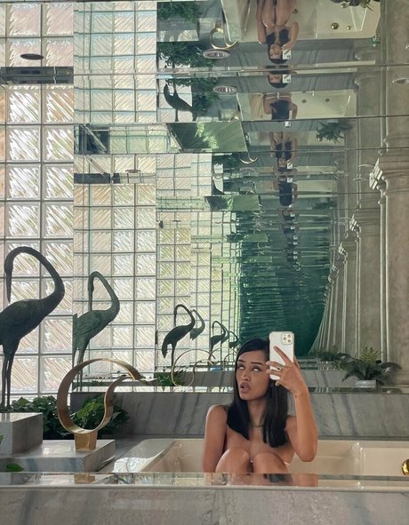 japanische solo-onlyfans hübsche erotische foto