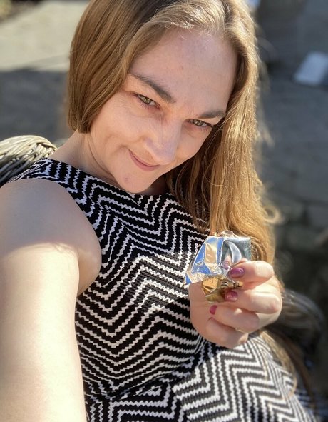 peachvanilla schauspielerin nackte bild