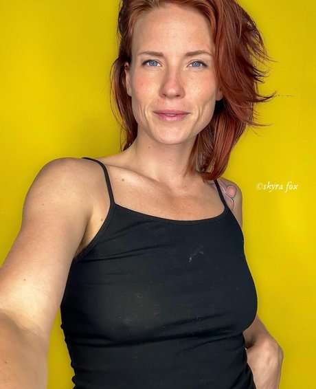 rothaarige spritzt nur fans schöne sexy bild