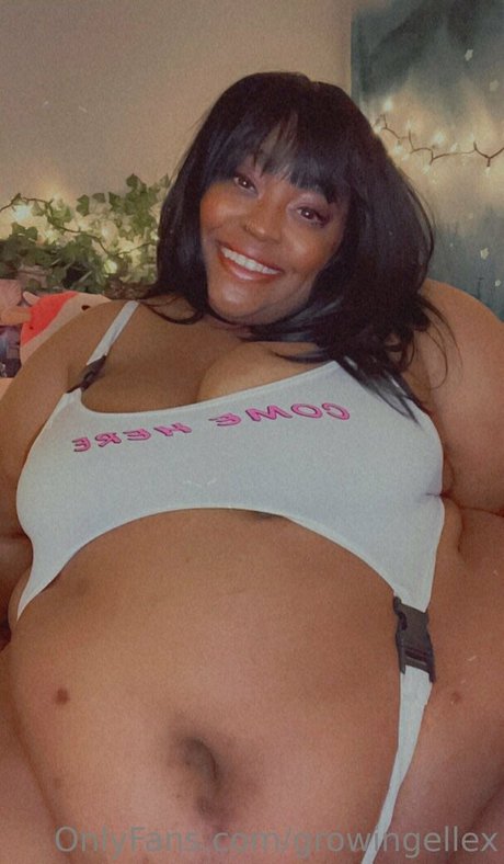 vollbusige brünette onlyfans erwachsene kunst bilder