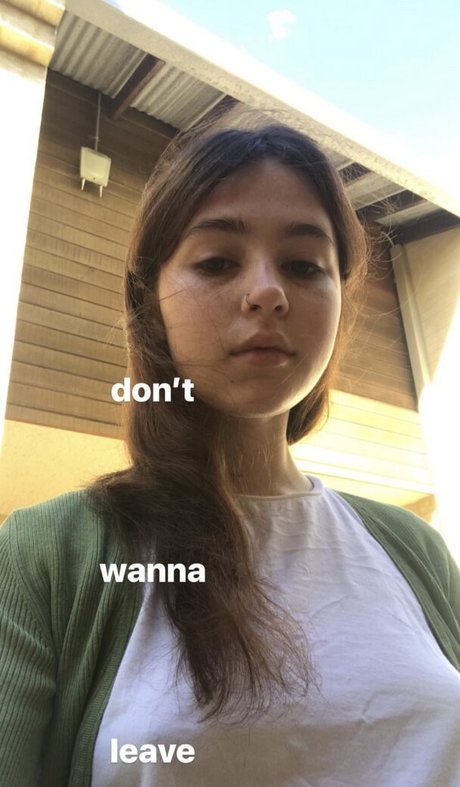 Clairo schauspielerin freie bild