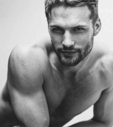 tomasskoloudik sexy pornostar bild