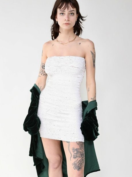 Aynsleigh Escher nackt pornographische bilder