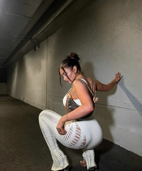 Kiera Lucy erotische hd bild