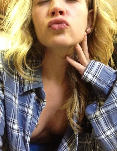 Britt Robertson xxx nette archiv