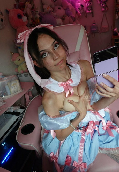 tallgirl onlyfans erotische hd bild