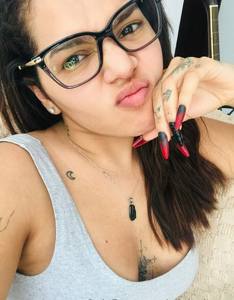 große blonde onlyfans porno kunst galerie