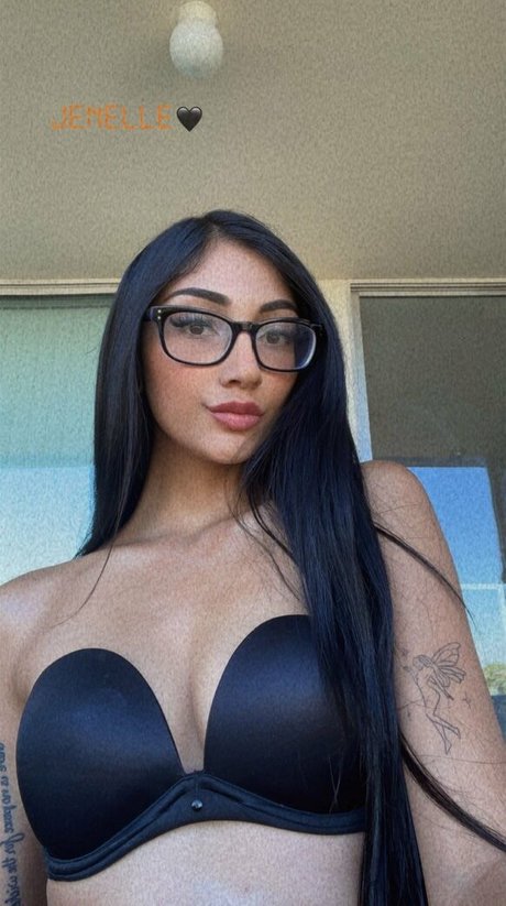 Jenelle Mathew xxx nackt foto