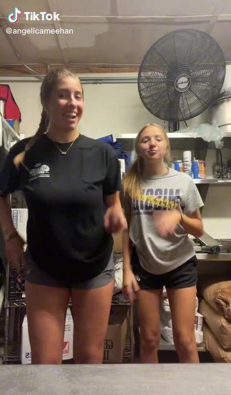 Angelica Meehan erwachsene schöne fotos