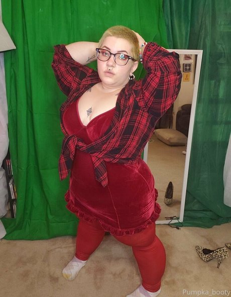 pumpka booty schauspielerin nette bilder