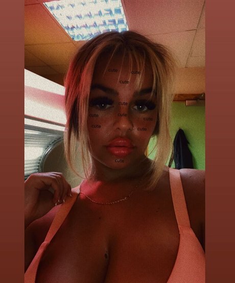 Kayleigh Thomsen schöne akt bilder