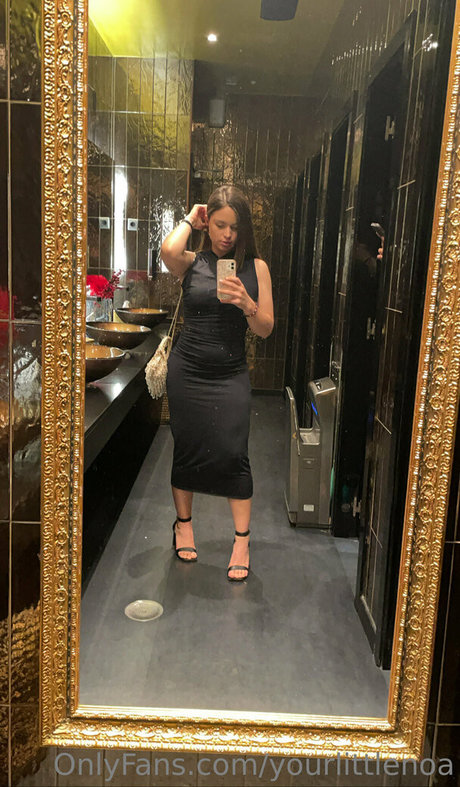 yourlittlenoa nacktheit pornostar foto