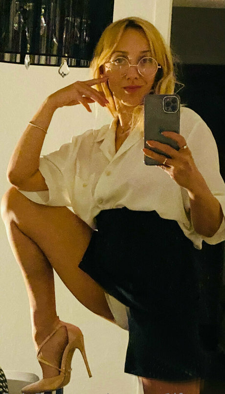 your m1lf mama model sexy bild