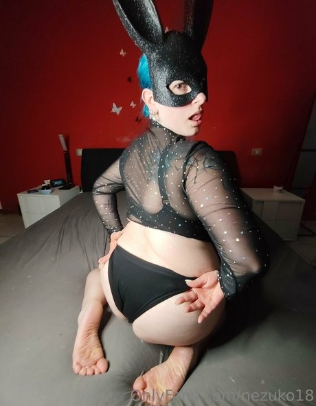 nezuko18 nackt kunst foto
