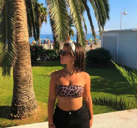 E ytc nackt erotische foto