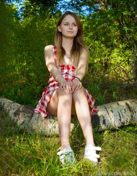 Alisaya kunst nackten fotos