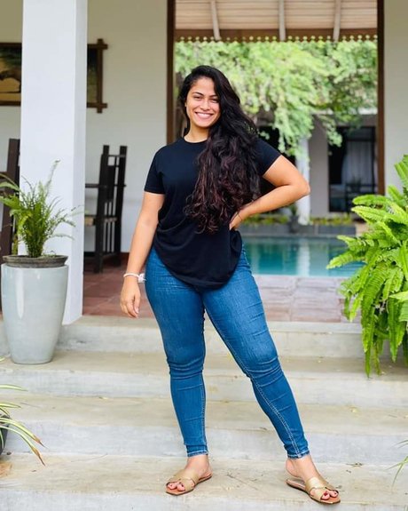 Sandani Fernando sexy nette fotos