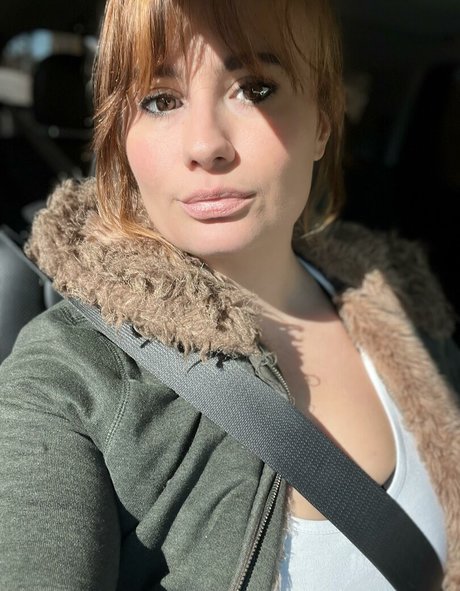 vollbusige onlyfans hd top bild