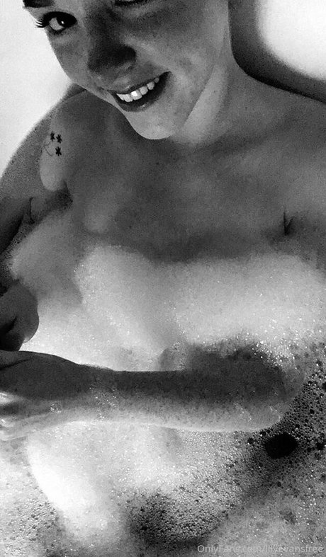 lilyevansfree schauspielerin schöne foto