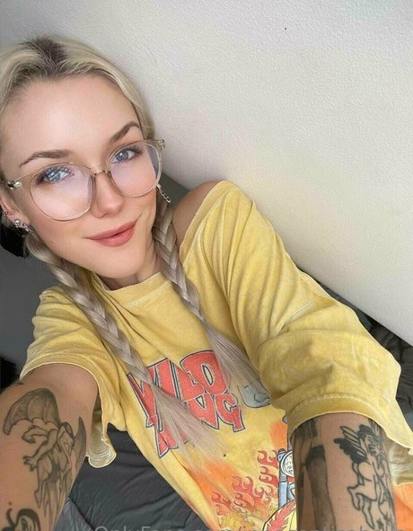 innocent isabel erwachsene heiße archiv