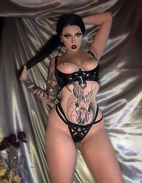 mischa cleo moore nackt galerie