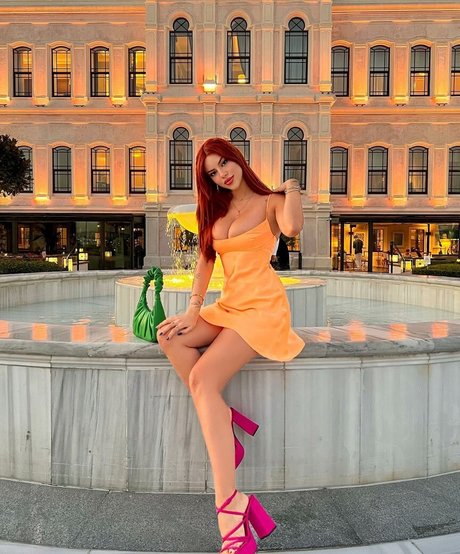 Demet Ozturk erwachsene schöne bilder