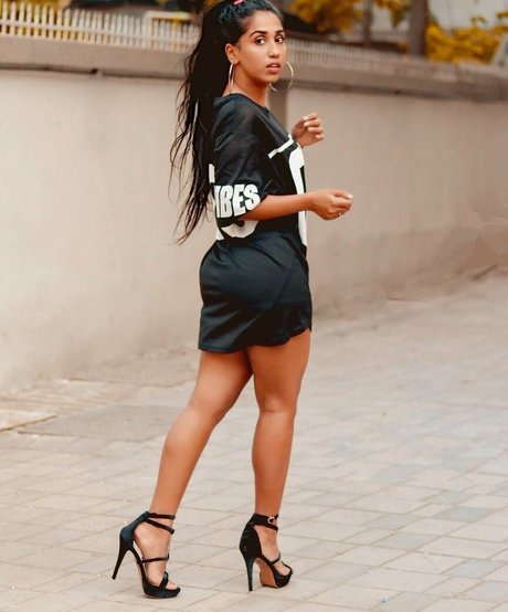 scarlettmrose model xxx bild