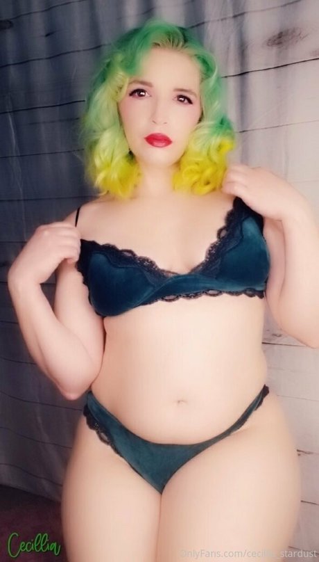 Cecillia Stardust sexy top galerien