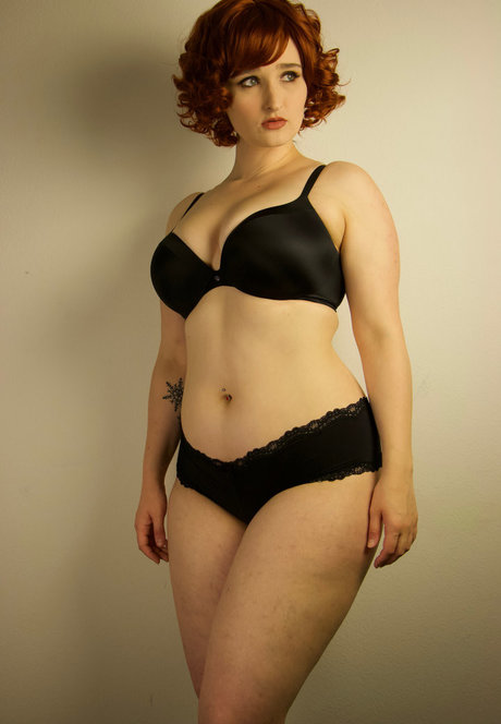 Alexandria The Red exklusive nackt bild