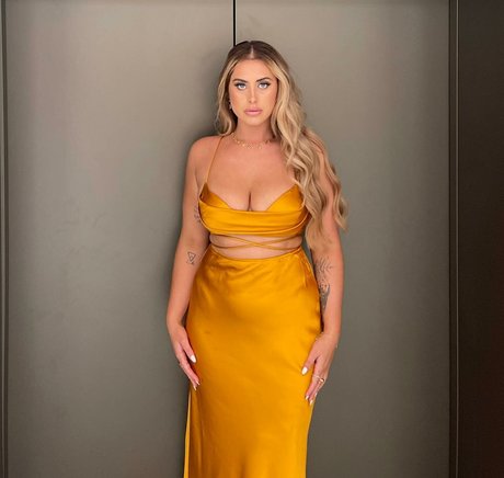 Ariella Nyssa kunst nackten bilder