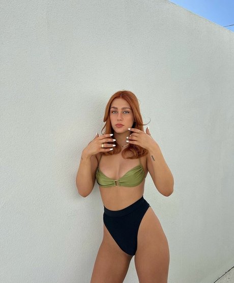 Lara Ledwidge schöne exklusive foto