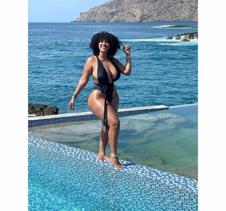 dünnes model onlyfans erotische akt bild