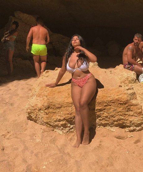 Nada C hübsche sexy galerie