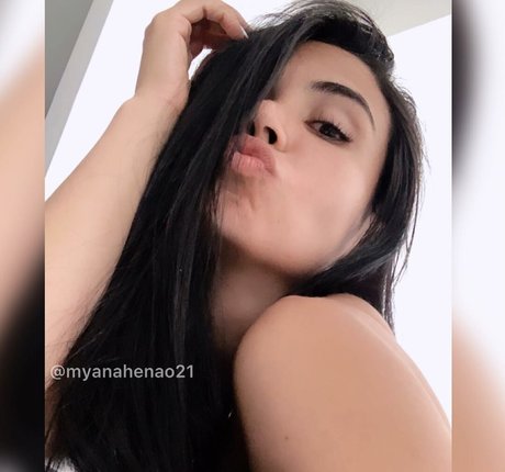 Ana Henao xxx akt bild