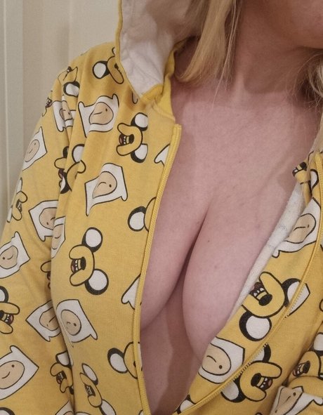 LittleBee schauspielerin kunst archiv