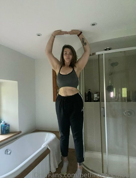 amazonbeth 6foot6 nacktheit schöne bilder