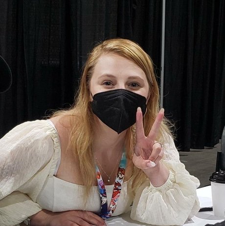 Sydney Poniewaz erotische nackt galerie