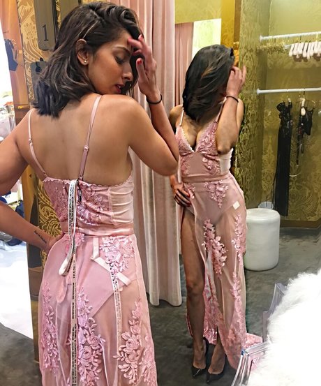 Simmi Singh heiße nackte bilder