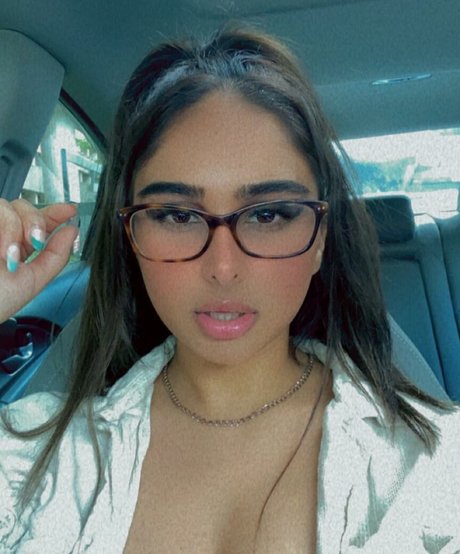 therealmeghnaa nackt kostenlose bild